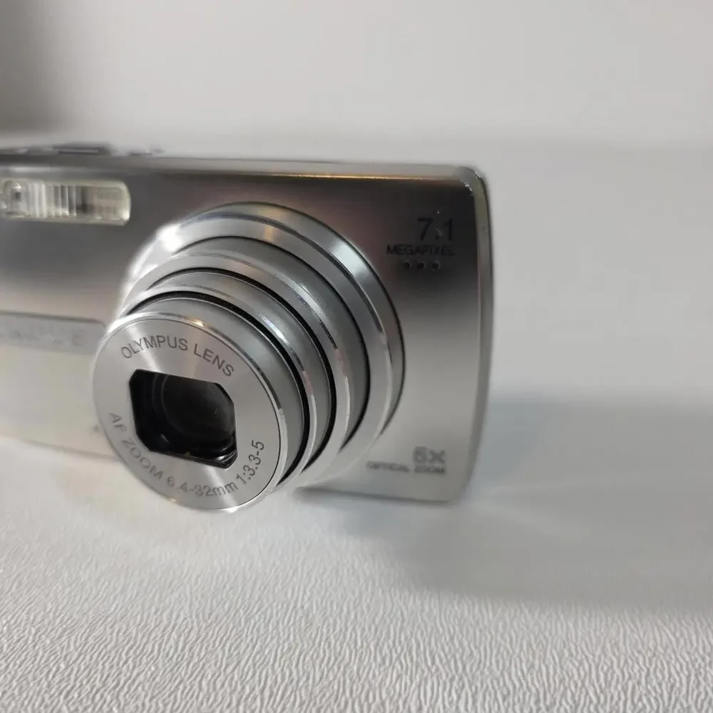 Olympus Stylus 750 Digital Camera, Silver, All Weather, 7.1-megapixel, 5X Zoom